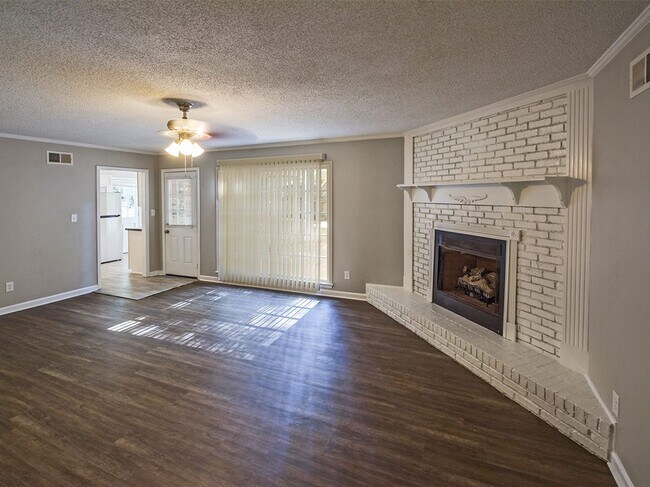 Building Photo - UPDATED 3 bed, 2 bath home in Cordova.