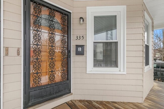 Building Photo - 335 Salem St