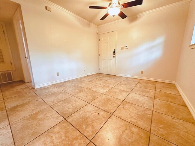 Building Photo - 407 E 45th St