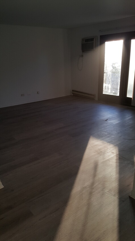 Building Photo - 1002 Shagbark Rd