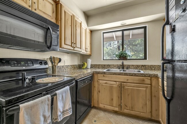 Building Photo - 3200 S Litzler Dr
