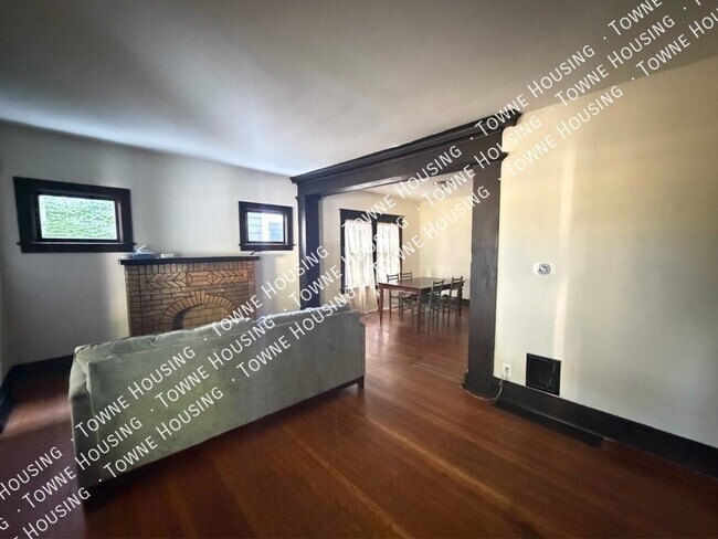 Building Photo - 99 Custer St