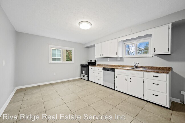 Building Photo - 4 br, 1 bath House - 1324 Complete Street