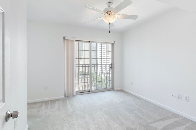Photo - Beautiful 2bd/2ba Condo 1/2 Block from Piedmont Park and 17th Floor View!!