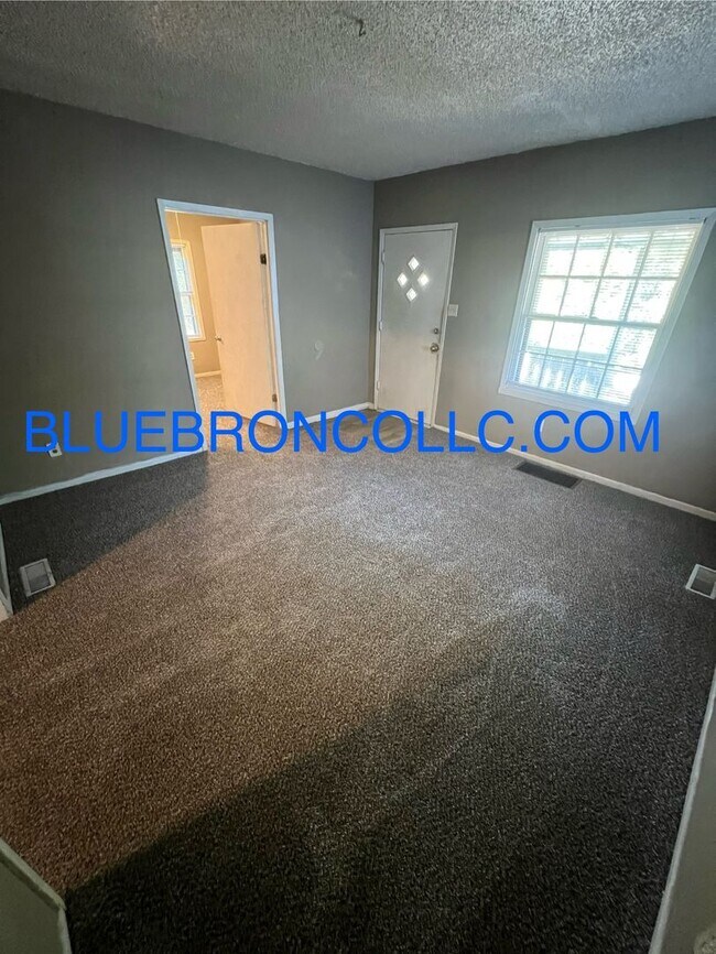 Building Photo - NEWLY REMODELED, great LOCATION, ROOMY layout