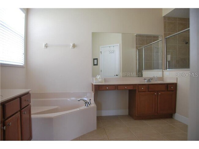 Building Photo - 3176 Farland Dr