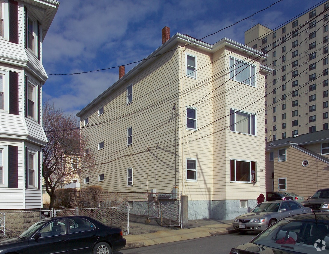 Primary Photo - 398 Ferry St