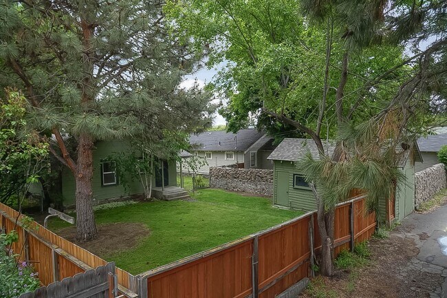 Building Photo - Amazing Westside bungalow across from Harm...