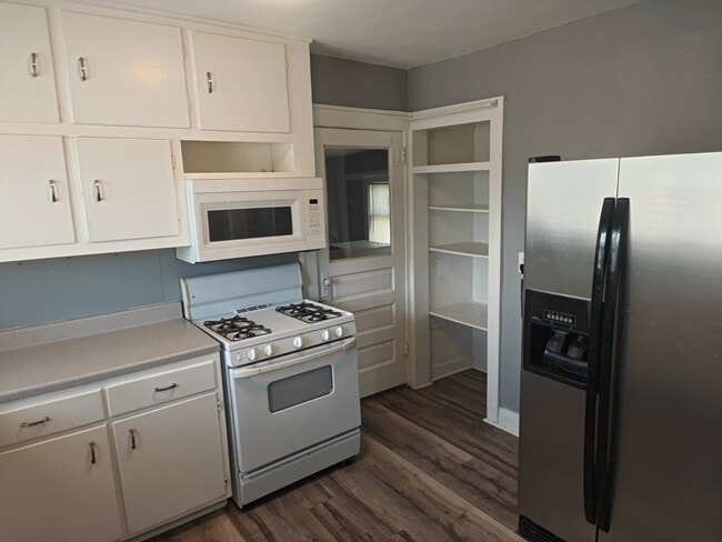 Kitchen - 107 N Oak St