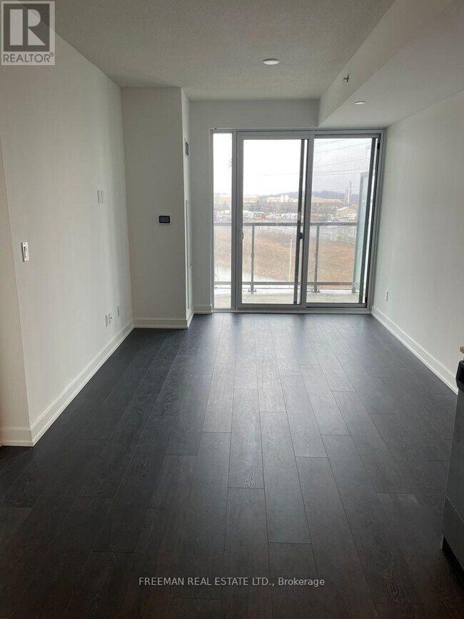 Photo du bâtiment - 3200 Dakota Cmn