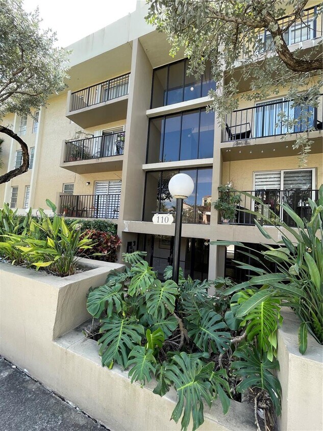 110 Salamanca Ave Unit 406, Coral Gables, FL 33134 Condo for Rent in