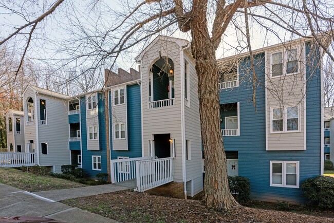 Foto del edificio - Pines on Wendover Apartment Homes