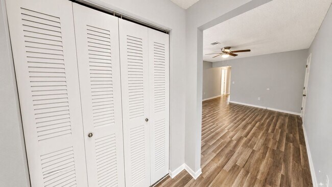 Foto del edificio - 10352-10358 Hemlock St.