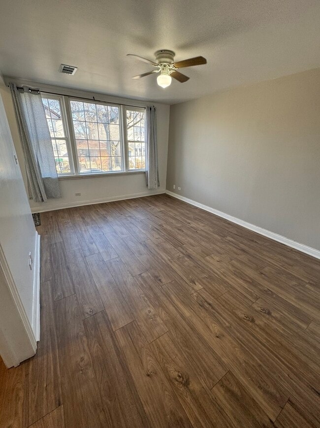 Building Photo - 617 W 43rd Pl