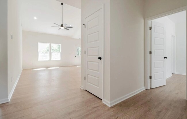 Foto del edificio - Newer 3 Bedroom, 2 Bath in North East Columbia- Available March 2026!