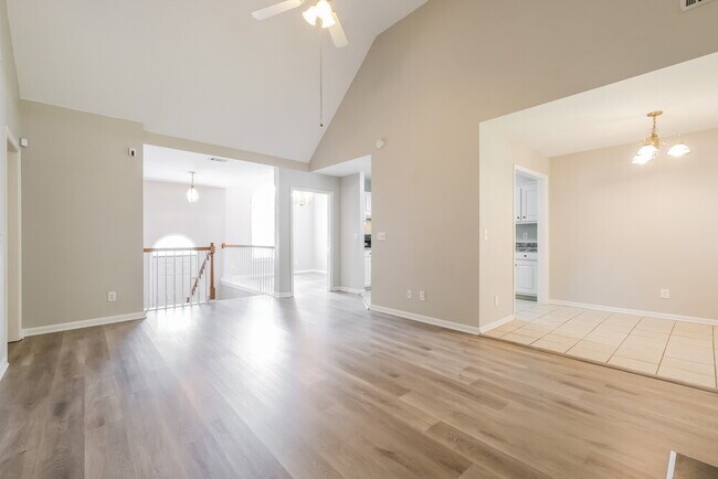 Building Photo - 605 Oxford Crest Ct NW