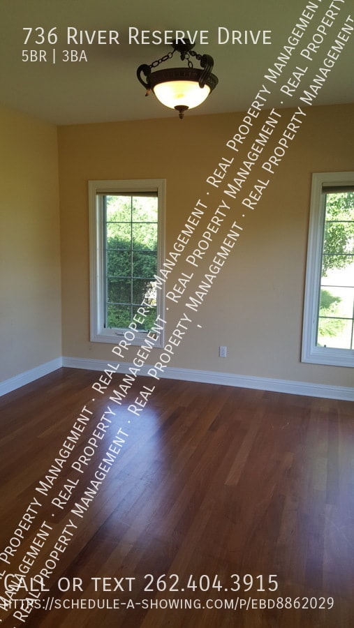Building Photo - Beautiful 5 Bedroom Home in Hartland, A Mu...