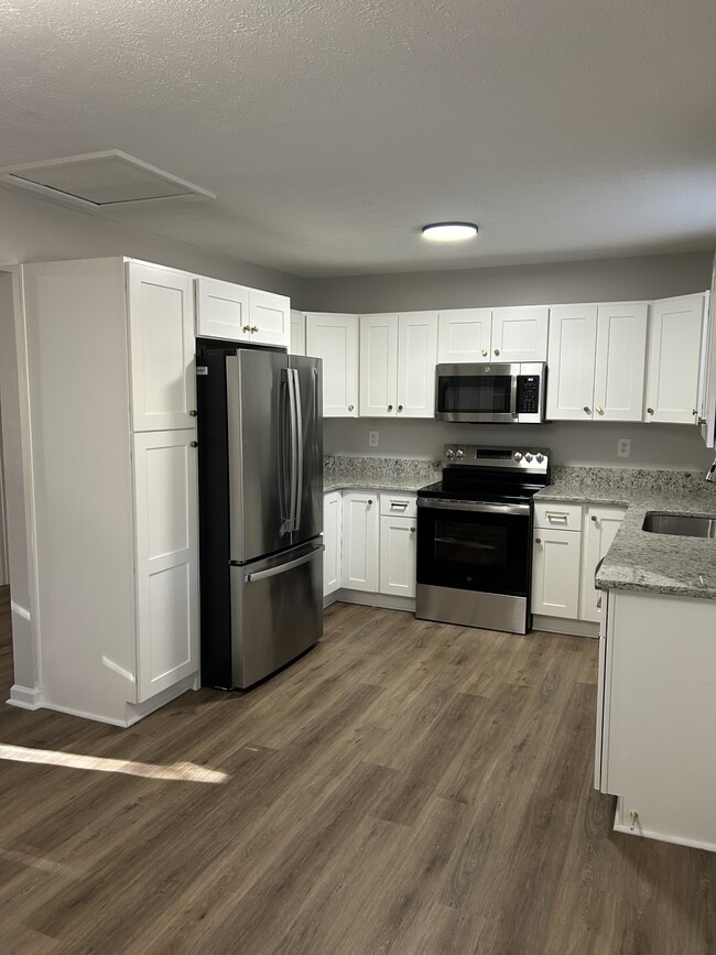 Building Photo - 702 62nd Ave N