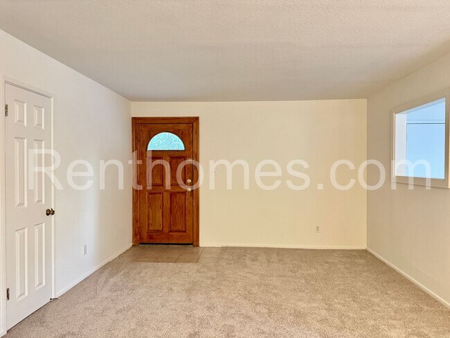 Foto del edificio - 5281 Constitution Rd