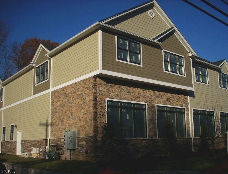 Building Photo - 688 ROUTE 202
