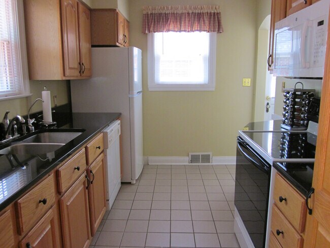Building Photo - 442 Bauer Ave