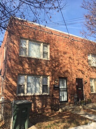 Building Photo - 556 49th Pl NE