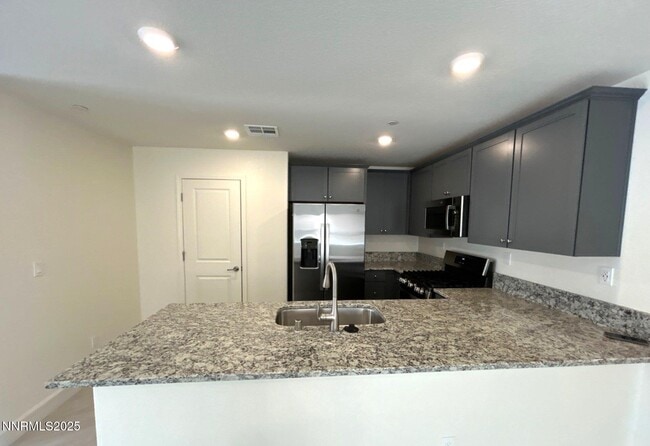 Building Photo - 904 Cascade Range Dr