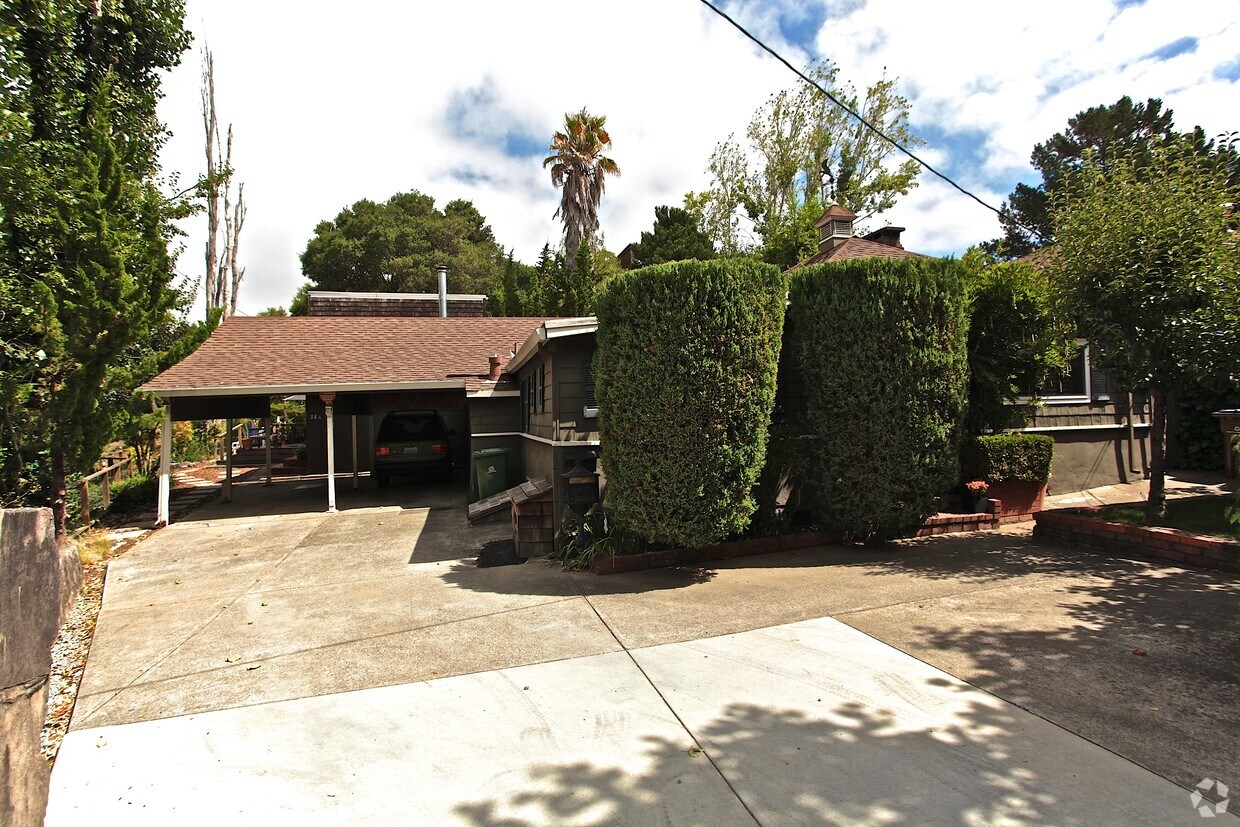 Foto del edificio - 34 Scenic Rd