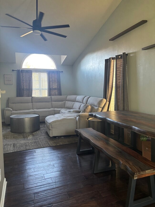 Sala de estar principal - 7749 Wind Run Cir