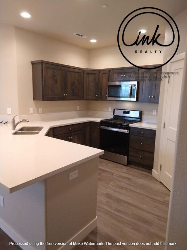 Building Photo - Townhome in Minden