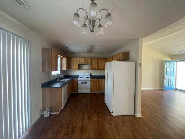 Building Photo - Whitney Pines 4 Bedroom