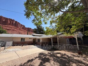 Building Photo - 696 N 600 W
