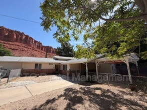 Building Photo - 696 N 600 W
