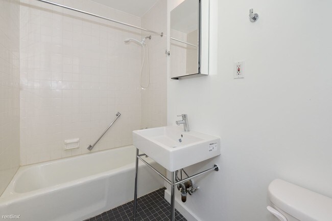 Foto del edificio - 76 Washington Pl