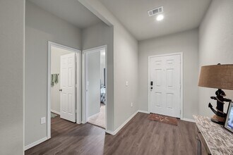 Building Photo - 15127 Willow Tree Ln