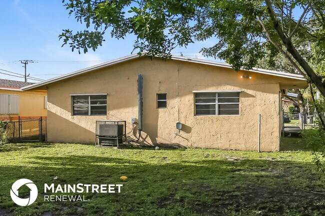 Building Photo - 4441 SW 18th St