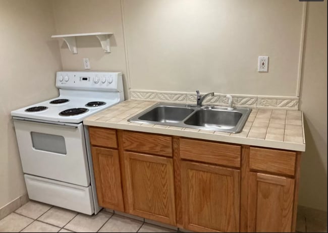 2583-2585 S 700 E - 2583-2585 S 700 E Apartment