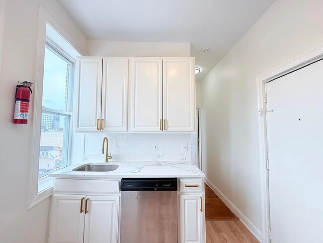 Photo - 5111 Palisade Ave (West New York, NJ) Apartment