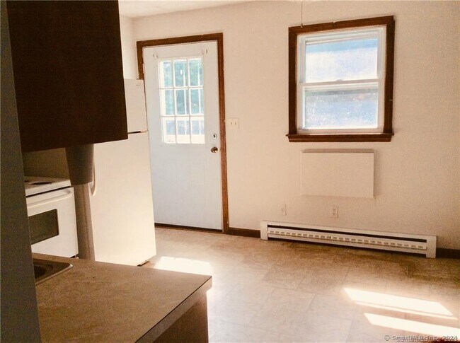 Building Photo - 389 King Street