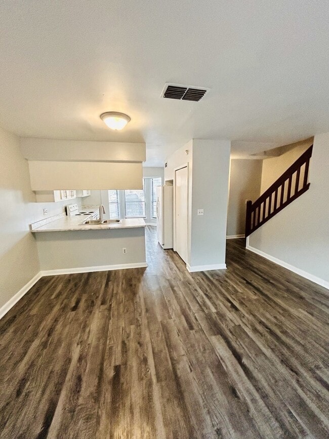 Foto del edificio - 5664 Bennington Dr