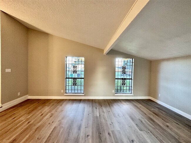 Foto del edificio - 5651 Condon Ln