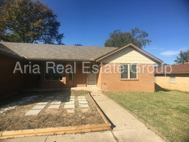 Building Photo - 2309 Lindenwood Ln
