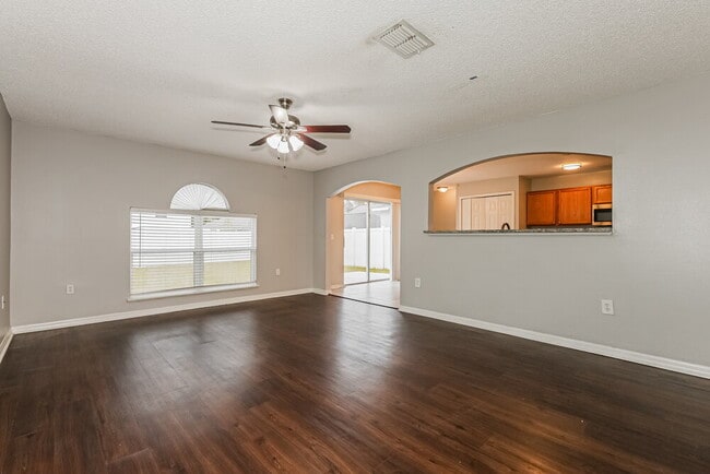 Building Photo - 30249 Birdhouse Dr