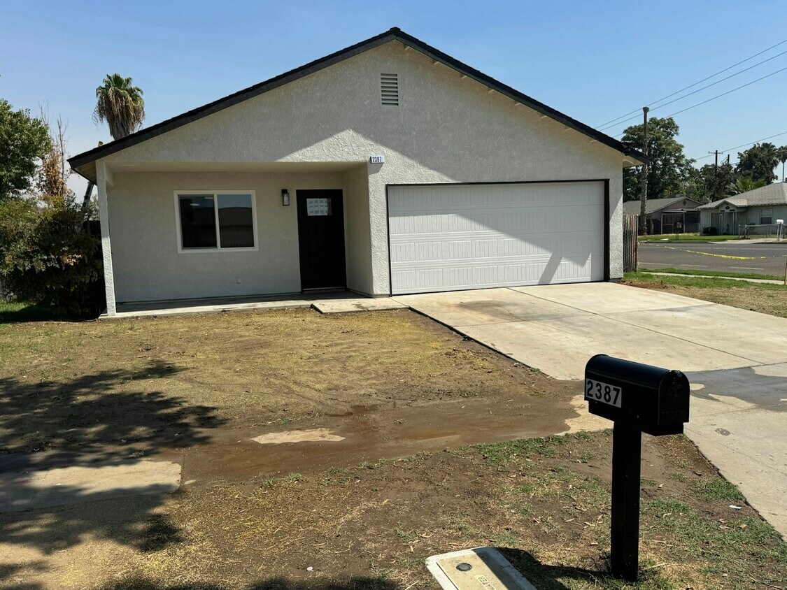 Foto principal - 2387 S Backer Ave