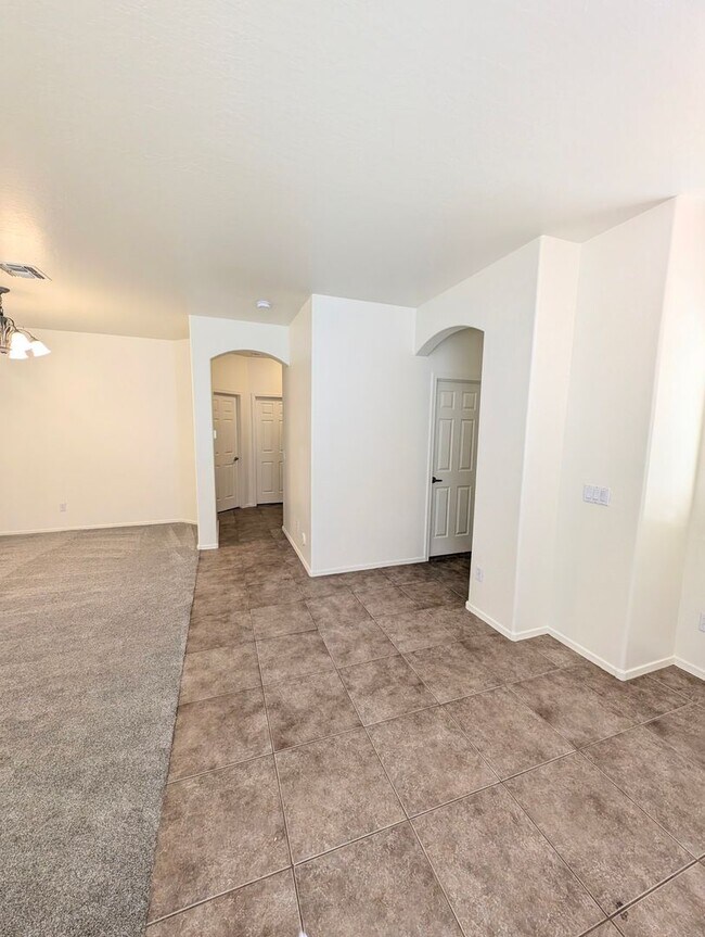 Building Photo - 44714 Alamendras St