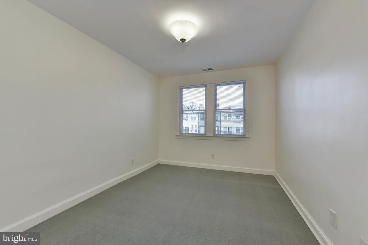 Primary Photo - 315 Kennedy St NW