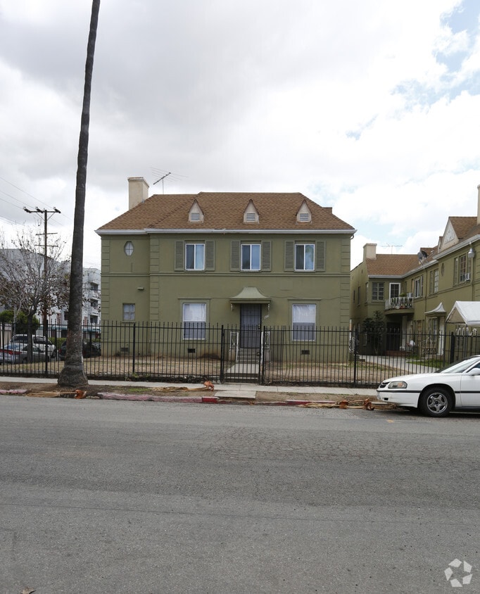 Building Photo - 900 S Kenmore Ave