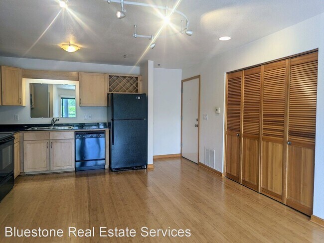 Foto del edificio - 1 br, 1 bath House - 1020 NW Naito Pkwy #N-03
