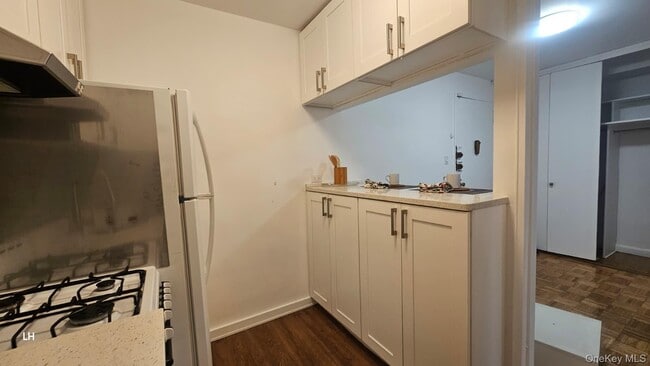 Building Photo - 35-20 Leverich St