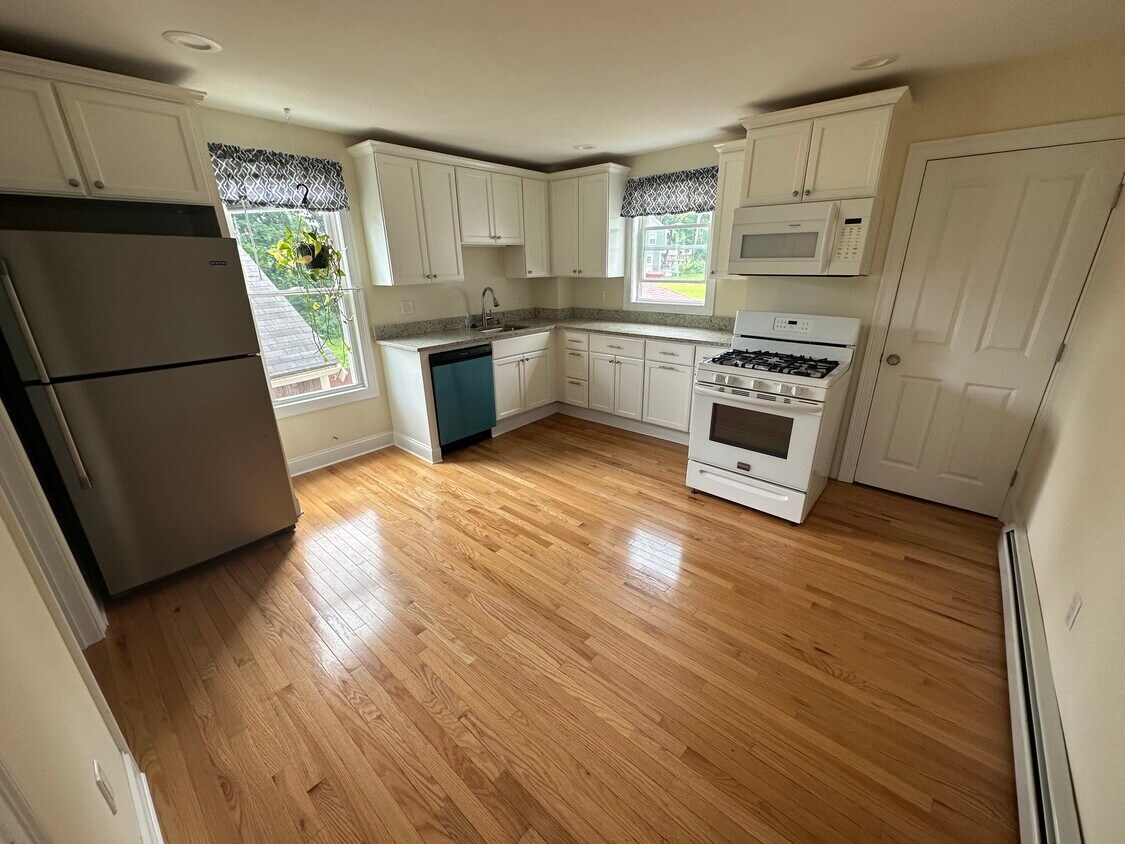 11 Aubin St, Amesbury, MA 01913 Apartments in Amesbury, MA